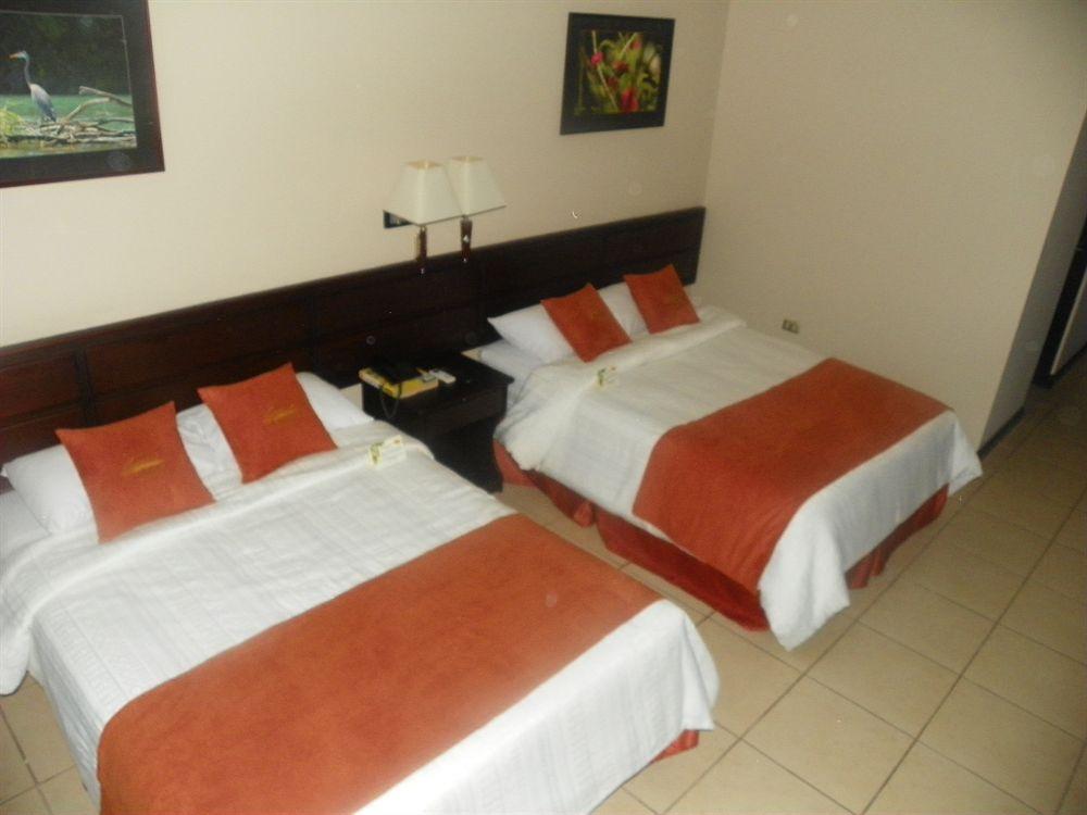 Hotel Suerre กวาปิเลส ภายนอก รูปภาพ